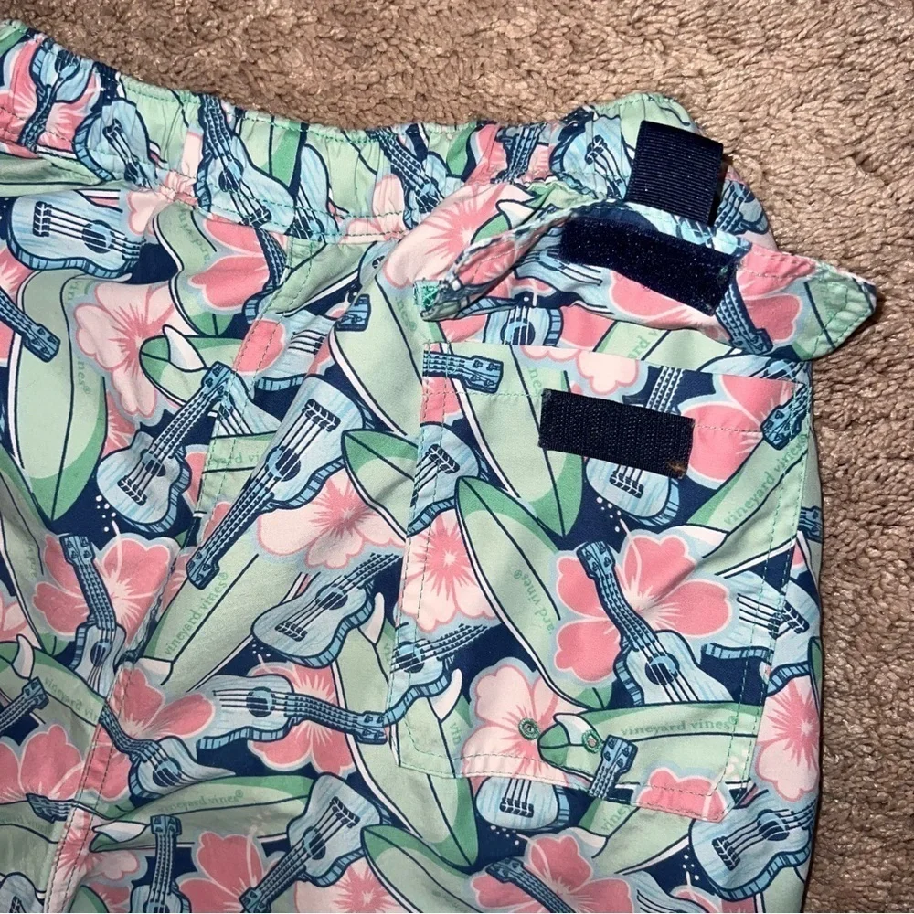 Vineyard Vines Men’s a happy Swim Trunks Pink Blue Flowers and Guitars Size Sm